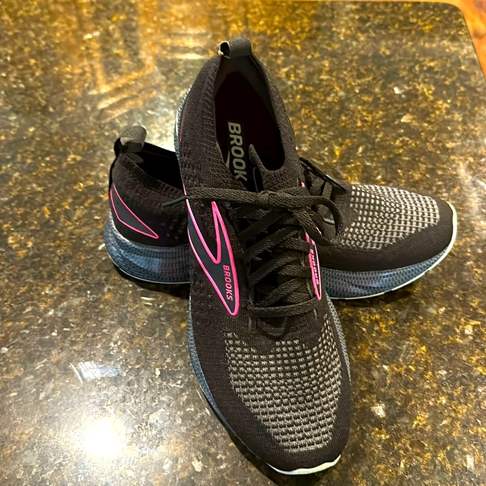 Women’s Brooks Levitate shoes like new